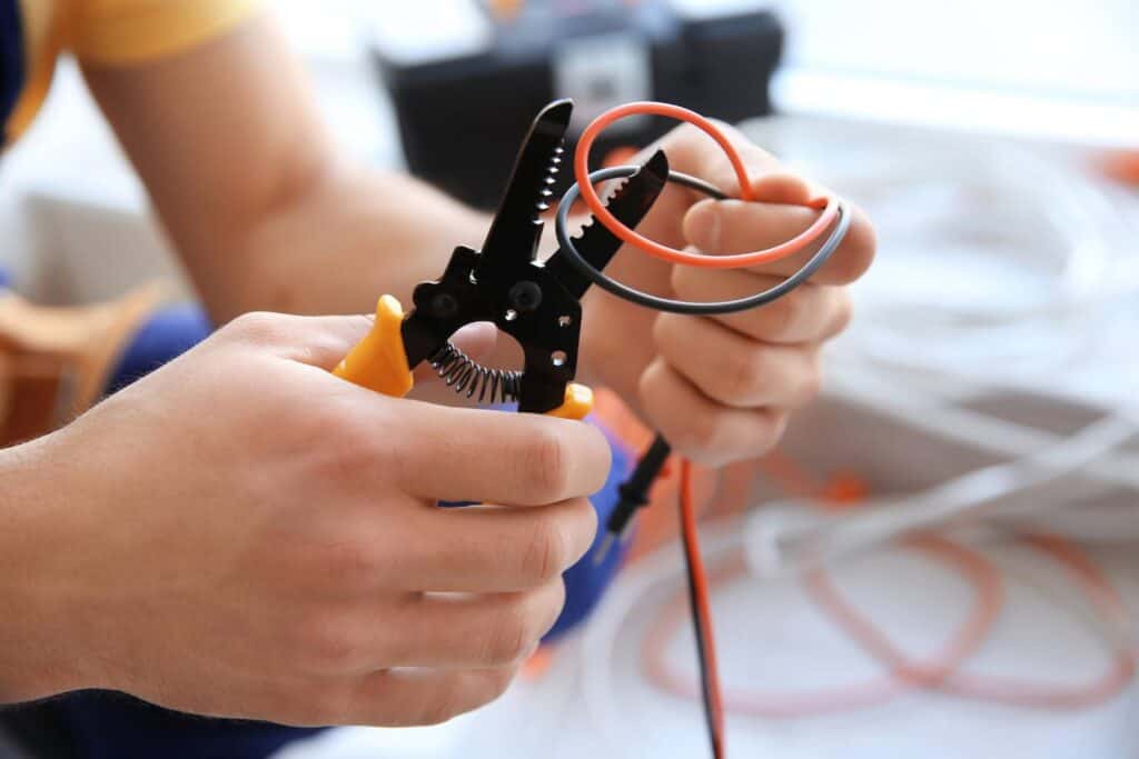 how to cut electrical wires